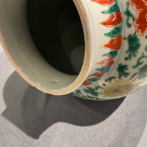 Een Chinese wucai dekselvaas, Transitie periode — foto 16