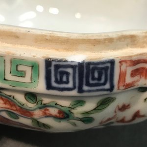 Een Chinese wucai 'draken' dekseldoos, Wanli merk, 18/19e eeuw — foto 12