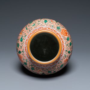 Een Chinese wucai 'feniksen' vaas, 19e eeuw — foto 6