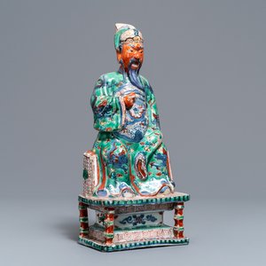 Een Chinese wucai figuur van Guan Yu, Ming — foto 1