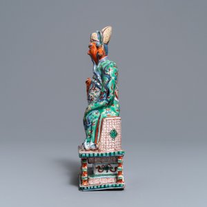 Een Chinese wucai figuur van Guan Yu, Ming — foto 5
