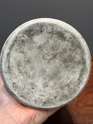 Een Chinese wucai 'gu' vaas met figuratief decor, Transitie periode — foto 13