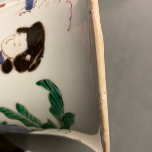 Een Chinese wucai gu vaas met figuren in een tuin, Shunzhi — foto 13