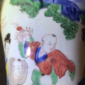 Een Chinese wucai gu vaas met figuren, Shunzhi, Transitie periode — foto 7