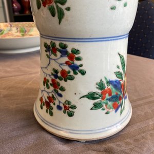 Een Chinese wucai 'gu' vaas met verhalend decor, Shunzhi — foto 15
