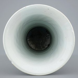 Een Chinese wucai gu-vorm vaas, Shunzhi, ca. 1660 — foto 5