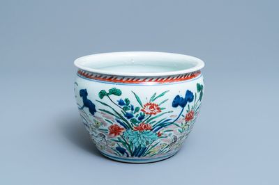Een Chinese wucai jardinière met kraanvogels bij een lotusvijver, Transitie periode