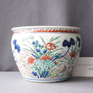 Een Chinese wucai jardinière met kraanvogels bij een lotusvijver, Transitie periode — foto 9