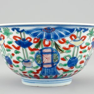 Een Chinese wucai kom met boeddhistische emblemen, Shunzhi, 1643-1661 — foto 5