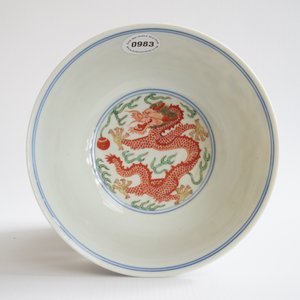 Een Chinese wucai kom met decor van draken en feniksen, Daoguang zegelmerk en periode — foto 9