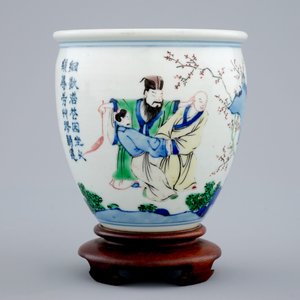 Een Chinese wucai penseelpot op houten sokkel, Transitie periode, 1620-1683 — foto 2