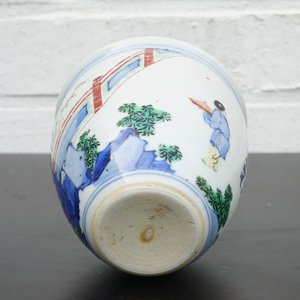 Een Chinese wucai penseelpot op houten sokkel, Transitie periode — foto 13