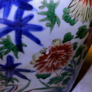 Een Chinese wucai pot met floraal decor, Transitie periode — foto 22
