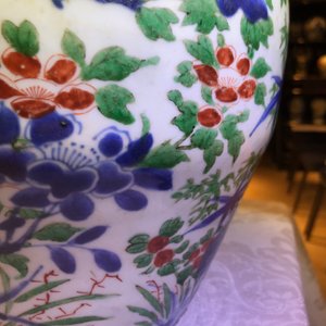 Een Chinese wucai pot met floraal decor, Transitie periode — foto 26