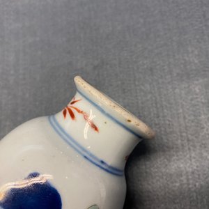 Een Chinese wucai rouleau vaas en een wierookbrander, Transitie periode — foto 19