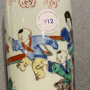 Een Chinese wucai rouleau vaas met spelende jongens, Transitie periode — foto 12