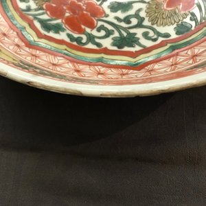 Een Chinese wucai schotel met floraal decor, Kangxi — foto 5