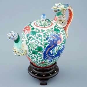 Een Chinese wucai theepot met draak als handgreep, Republiek, begin 20e eeuw — foto 8