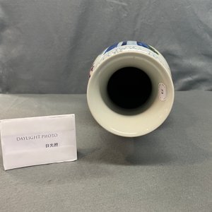 Een Chinese wucai vaas met figuratief decor rondom, 19e eeuw — foto 11