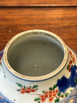 Een Chinese wucai vaas met figuren en kalligrafie, Transitie periode — foto 6