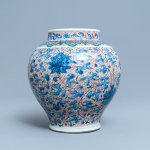 Een Chinese wucai vaas met floraal decor, Transitie periode — foto 3