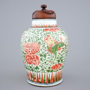 Een Chinese wucai vaas met foo honden, Transitie periode, 1620-1683 — foto 2
