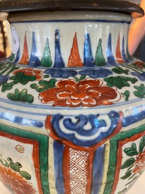 Een Chinese wucai vaas met houten deksel, Transitie periode — foto 5