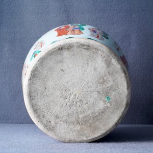 Een Chinese wucai vaas met houten deksel, Transitie periode — foto 19