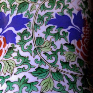 Een Chinese wucai vaas met jongens en pioenslingers, 19e eeuw — foto 15
