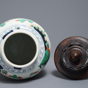 Een Chinese wucai vaas met spelende jongens, Transitie periode — foto 5