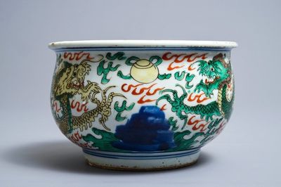 Een Chinese wucai wierookbrander met draken, Transitie periode of Kangxi