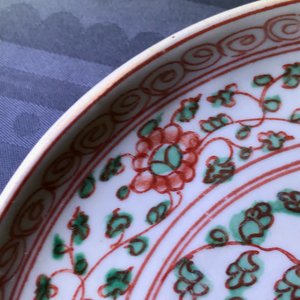 Een Chinese wucai wijnkan en twee Swatow borden, Ming en later — foto 20