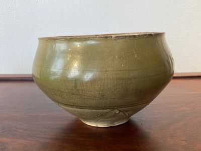 Een Chinese Yaozhou celadon 'lotus' kom, Song/Yuan — foto 2