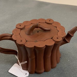 Een Chinese Yixing steengoed 'bamboe' theepot, Kangxi — foto 18