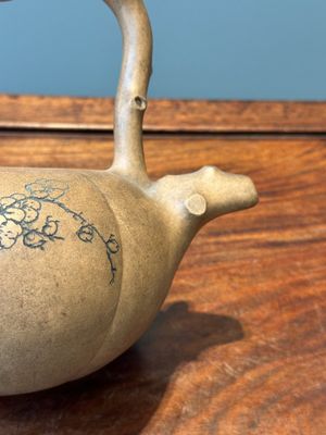 Een Chinese Yixing steengoed theepot en deksel met inscriptie, Shuan Sheng 淦生 merk, Republiek — foto 12