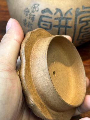 Een Chinese Yixing steengoed theepot en deksel met inscriptie, Shuan Sheng 淦生 merk, Republiek — foto 8