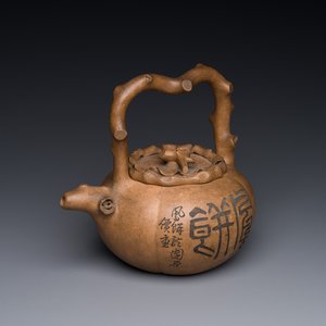 Een Chinese Yixing steengoed theepot en deksel met inscriptie, Shuan Sheng 淦生 merk, Republiek — foto 1