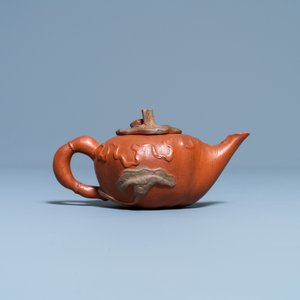 Een Chinese Yixing steengoed theepot met deksel, 18/19e eeuw — foto 4