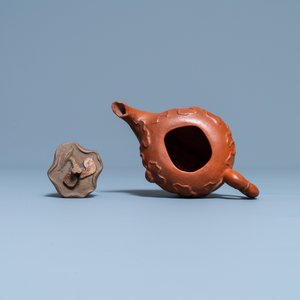 Een Chinese Yixing steengoed theepot met deksel, 18/19e eeuw — foto 6
