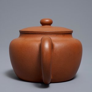 Een Chinese Yixing steengoed theepot met deksel, 19/20e — foto 4