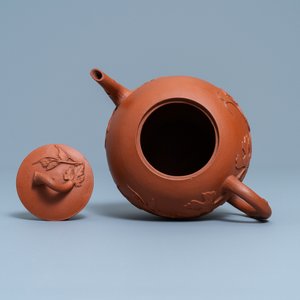 Een Chinese Yixing steengoed theepot met deksel, Kangxi — foto 6