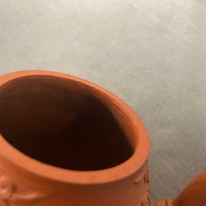 Een Chinese Yixing steengoed theepot met deksel, Kangxi — foto 13