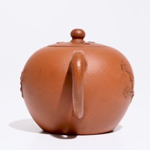 Een Chinese Yixing steengoed theepot met deksel, Kangxi — foto 4