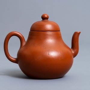 Een Chinese Yixing steengoed theepot met deksel, reliëfmerk, 18/19e eeuw — foto 1