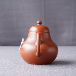Een Chinese Yixing steengoed theepot met deksel, reliëfmerk, 18/19e eeuw — foto 19