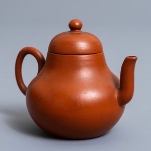 Een Chinese Yixing steengoed theepot met deksel, reliëfmerk, 18/19e eeuw — foto 6