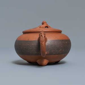 Een Chinese Yixing steengoed theepot met drakentuit, 19/20e eeuw — foto 5