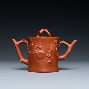 Een Chinese Yixing steengoed theepot met twee compartimenten en twee tuiten, Kangxi — foto 4