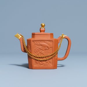 Een Chinese Yixing steengoed theepot met vergulde montuur, Kangxi — foto 2