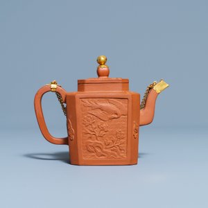 Een Chinese Yixing steengoed theepot met vergulde montuur, Kangxi — foto 4
